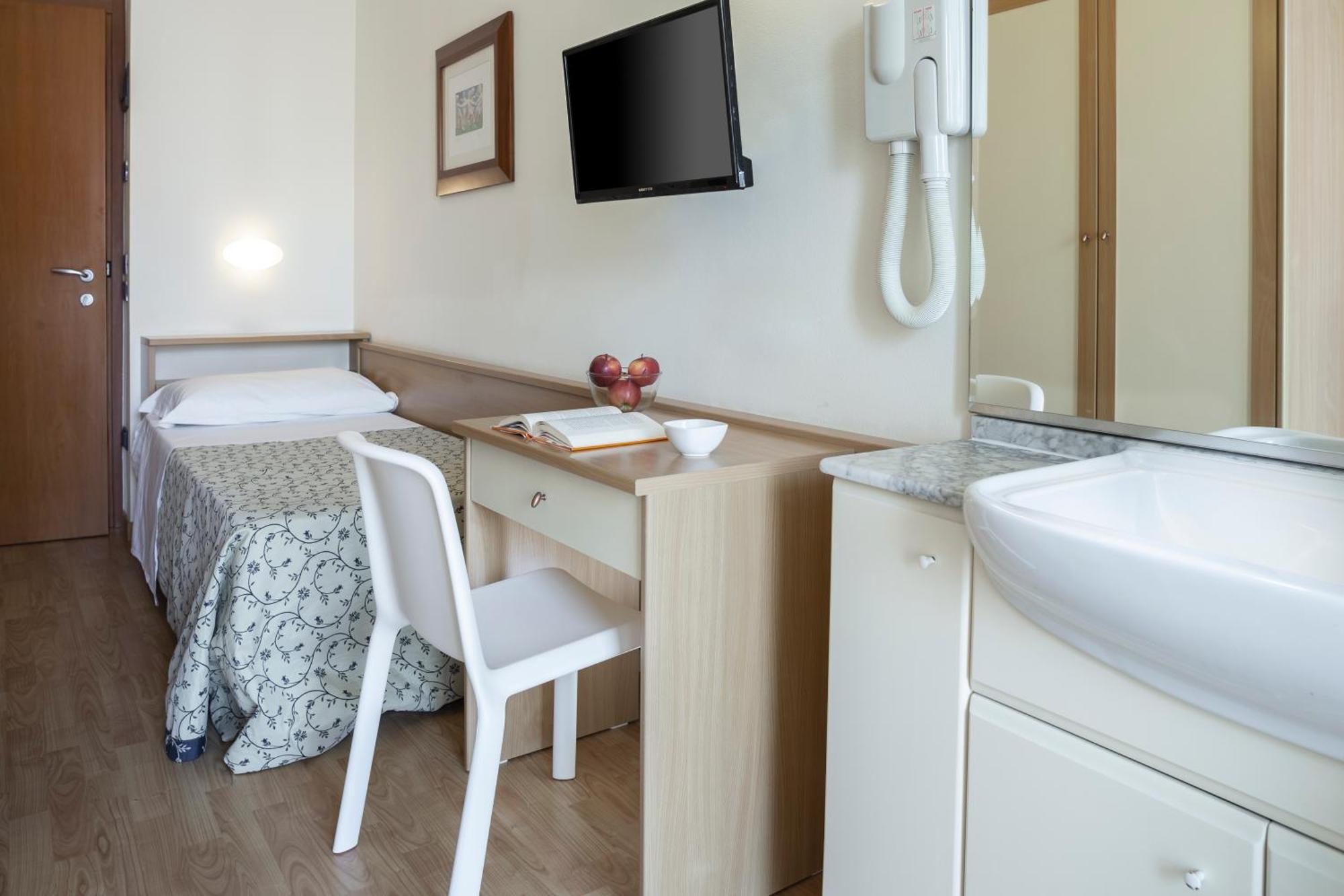 Hotel Baltic Rimini Exterior photo