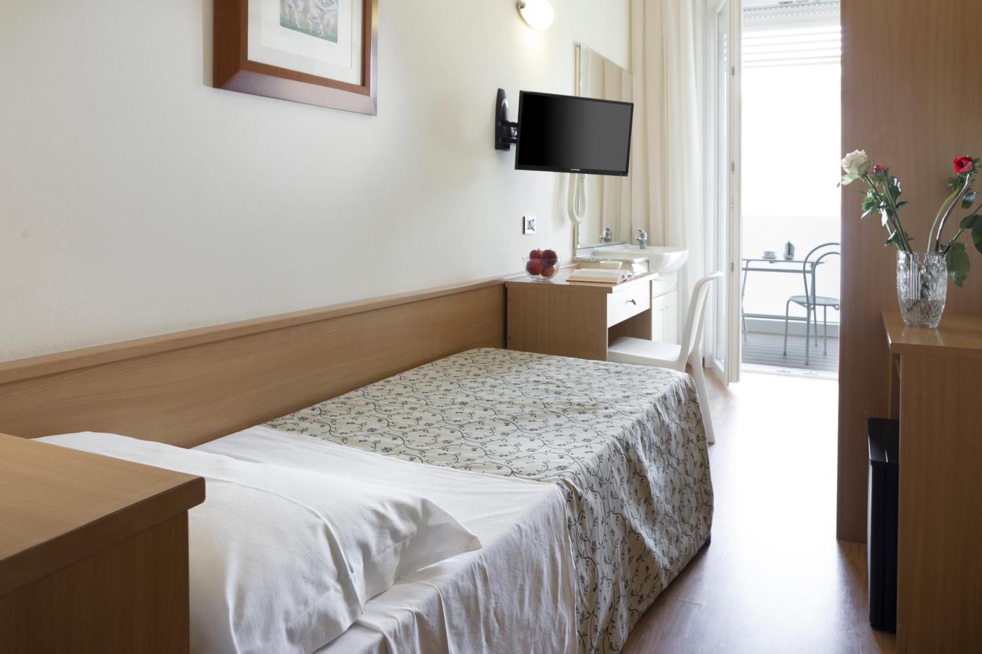 Hotel Baltic Rimini Exterior photo